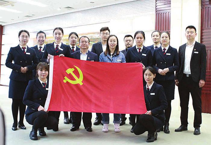 德国民意大分裂：百万人参加抗议反对极右翼选择党，难挡其支持率攀升至全德第二
